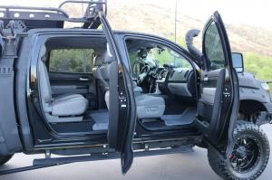Toyota Tundra CrewMax 4x4 Zombie Apocalypse 2013 года 